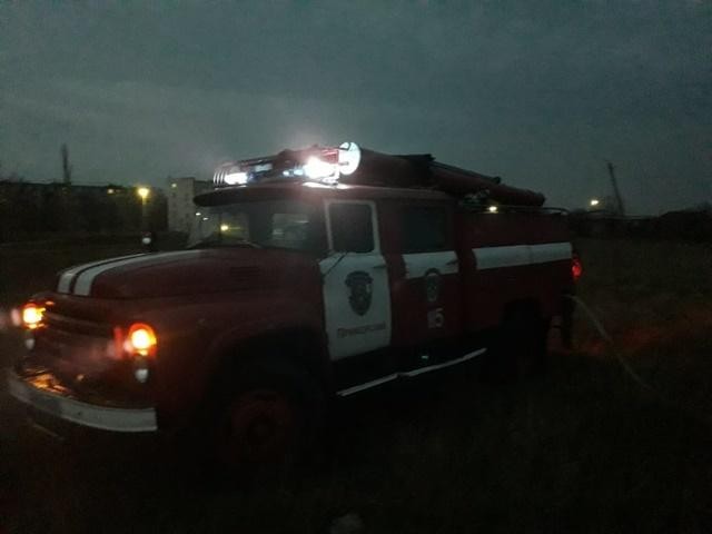 Вчера в Приморском случился пожар в заброшенном доме (фото) - «Феодосия»